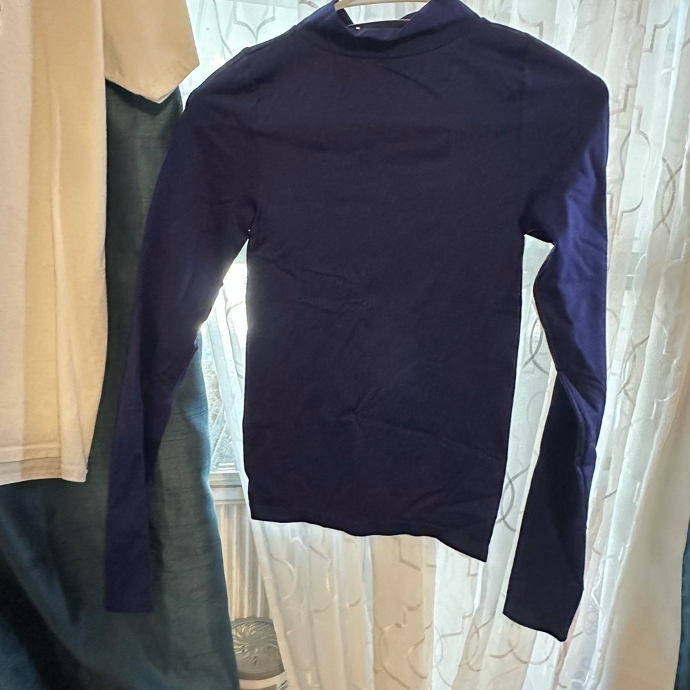 Blue Long Sleeve Top perfect for Layering. Small seamless